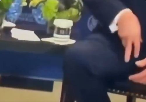 حركة ترامب الغريبة لزيلينسكي ماذا تعني؟