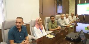 رئيس جامعة قنا يناقش خطط التطوير الرقمية لتطبيق "موارد" ويشيد بنتائجه (صور)