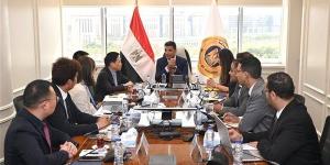 وزير الصناعة يبحث مع مجموعة صينية خطة النهوض بالكتان المصري وتعميق التصنيع المحلي