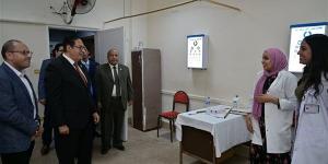 رئيس جامعة القاهرة يتفقد مستشفى الطلبة في اليوم الأول للكشف الطبي على الطلاب الجدد