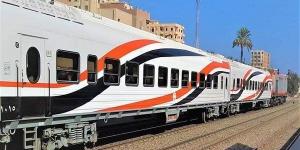 النقل: التنسيق مع شرطة النقل لضبط الشاب الظاهر في فيديو تحطيم مرايات قطار مطروح