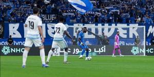 نيوم يصدم الهلال بثنائية ويلحق به أول هزيمة في الدوري السعودي