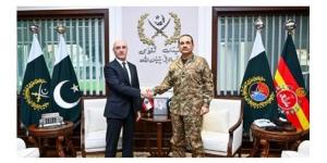 وزير الداخلية يبحث مع قائد الجيش الباكستاني مشاركة بلاده في مؤتمر الدعم العسكري للبنان في باريس