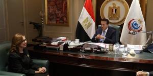وزير الصحة يبحث مع سفيرة مصر لدى سنغافورة نقل تكنولوجيا تصنيع أدوية الأورام