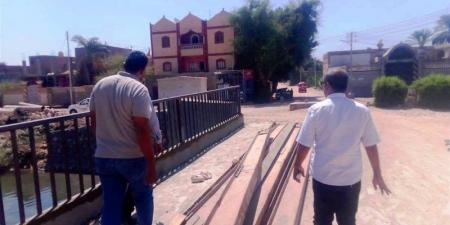 الانتهاء من تركيب الحواجز الحديدية بكوبري البلابيش تمهيدا لافتتاحه في سوهاج
