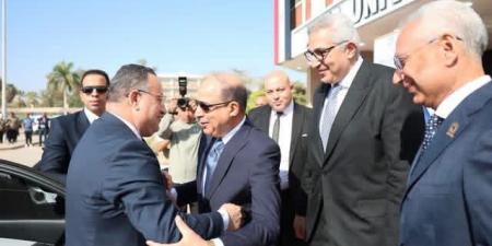 محافظ المنيا ورئيس الجامعة يستقبلان وزير التعليم العالي