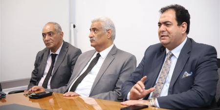 نائب رئيس مصلحة الجمارك يتفقد منظومة تفتيش الركاب بمطار القاهرة (صور)