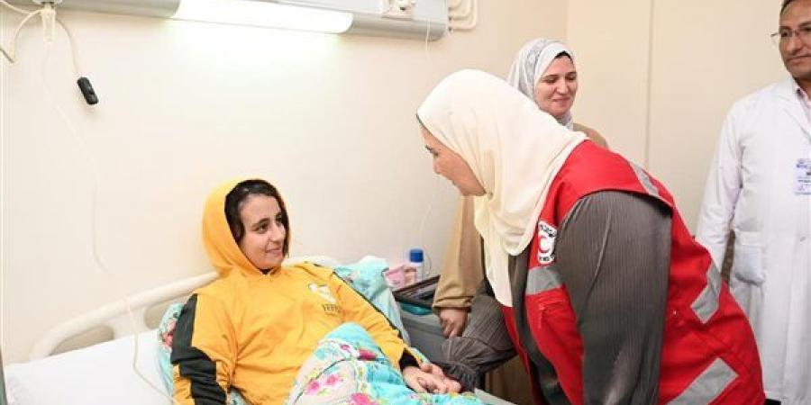 وزيرة
      التضامن
      تزور
      الجرحى
      الفلسطينيين
      بمستشفى
      العريش
      (صور)