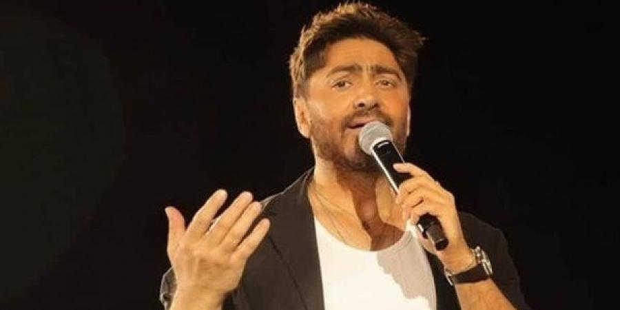 تامر حسني يلبي طلب الجمهور ويغني من ألبوم «مش هتكرر» لايف (فيديو)