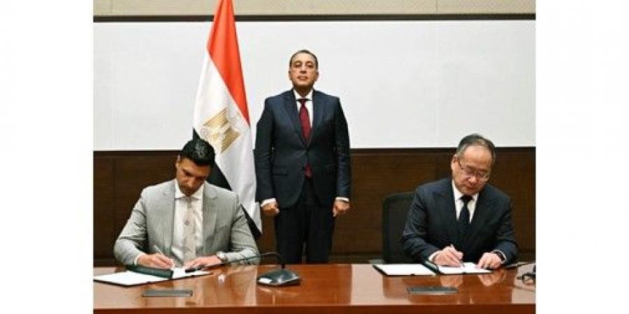 مصر توقع اتفاقية مع مجموعة «لينغ لونغ» الصينية لإنشاء مجمع صناعي باستثمارات ملياري دولار