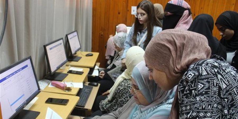 الجامعات تواصل تقديم خدماتها لطلاب الشهادات الفنية بمراكز الحاسب الآلي