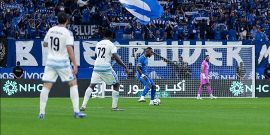 نيوم يصدم الهلال بثنائية ويلحق به أول هزيمة في الدوري السعودي
