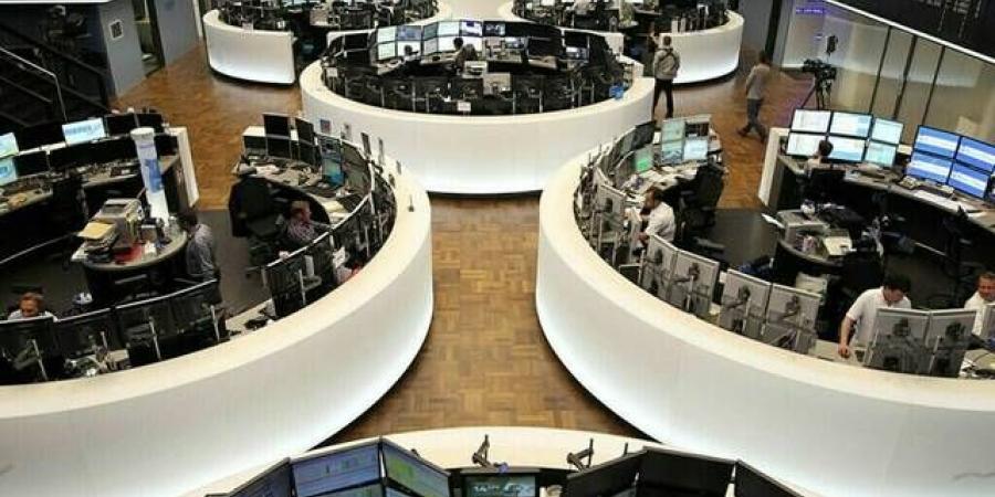 الأسهم الأوروبية ترتفع لكنها تتجه لتسجيل أسوأ أداء أسبوعي