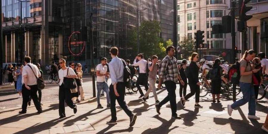 الذكاء الاصطناعي يقود نمواً مفاجئاً للاقتصاد البريطاني
