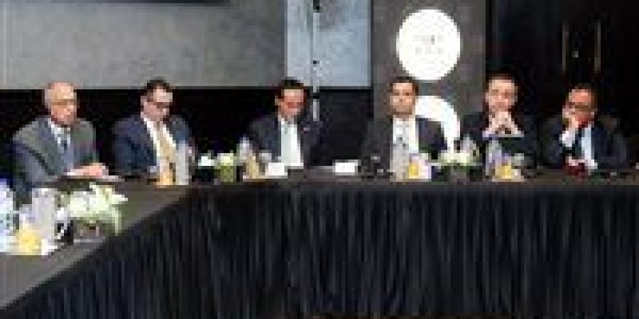 وزير الاستثمار يستعرض رؤية مصر لتعزيز تنافسية الاقتصاد وجذب الاستثمارات خلال لقاء مع قيادات مؤسسة «S&P Global Ratings»